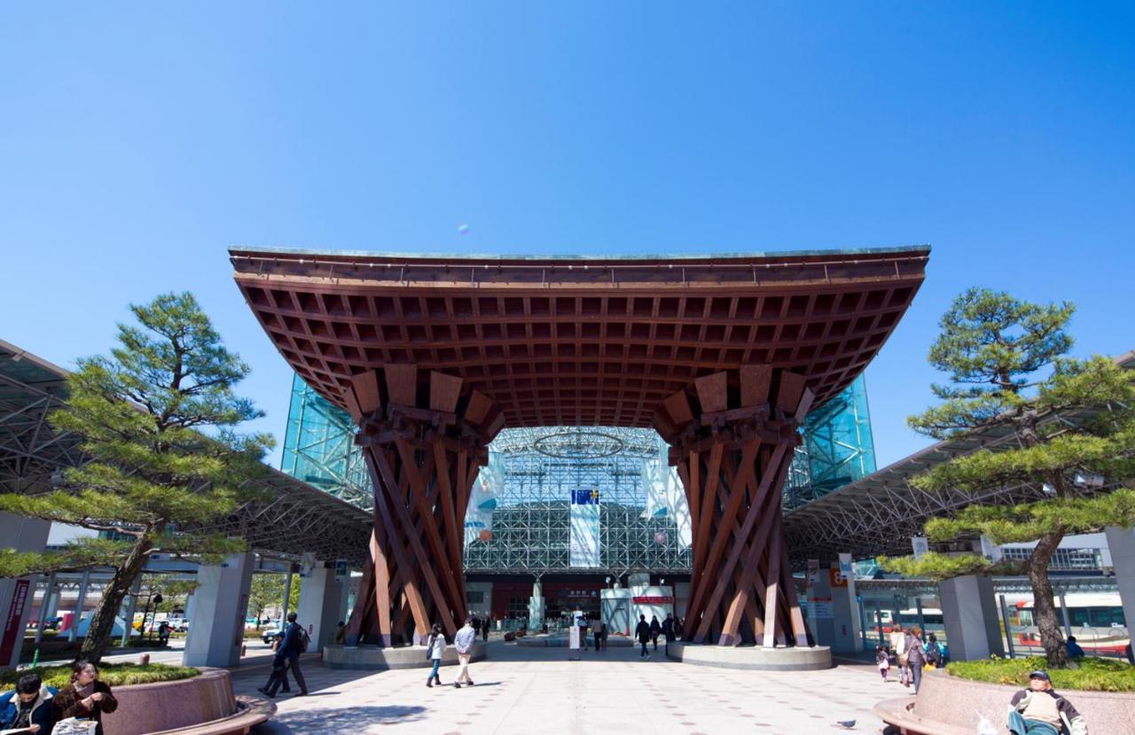 Kanazawa Tokyu Hotel מראה חיצוני תמונה The station entrance in 2015