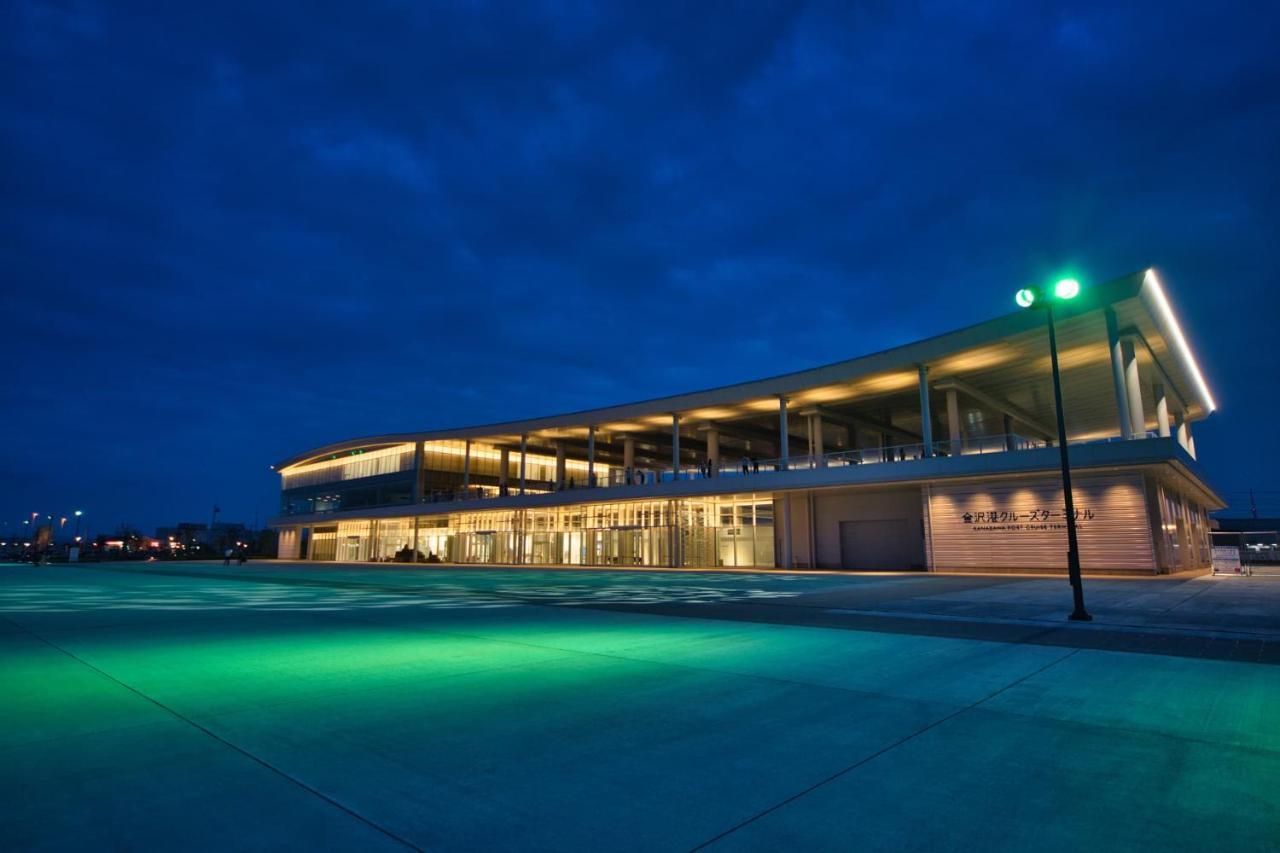 Kanazawa Tokyu Hotel מראה חיצוני תמונה The terminal at night