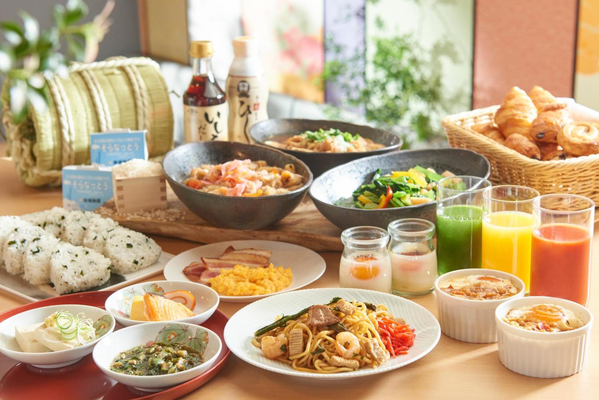 Kanazawa Tokyu Hotel מראה חיצוני תמונה Dishes at a buffet
