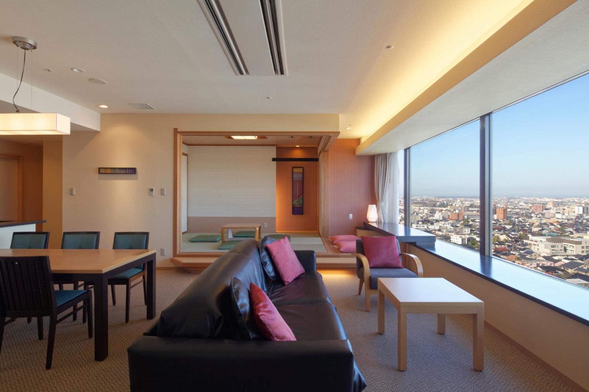 Kanazawa Tokyu Hotel מראה חיצוני תמונה A suite at the hotel