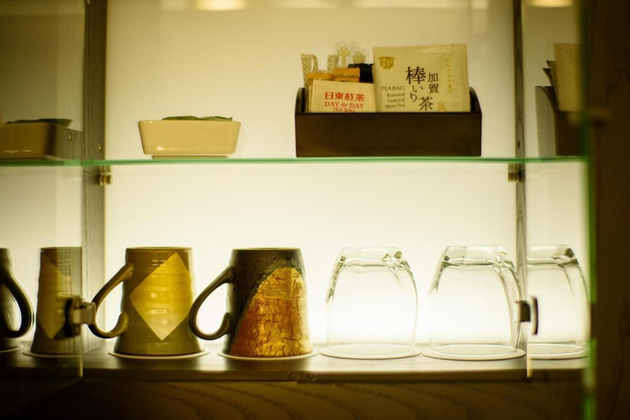 Kanazawa Tokyu Hotel מראה חיצוני תמונה A selection of Japanese tableware